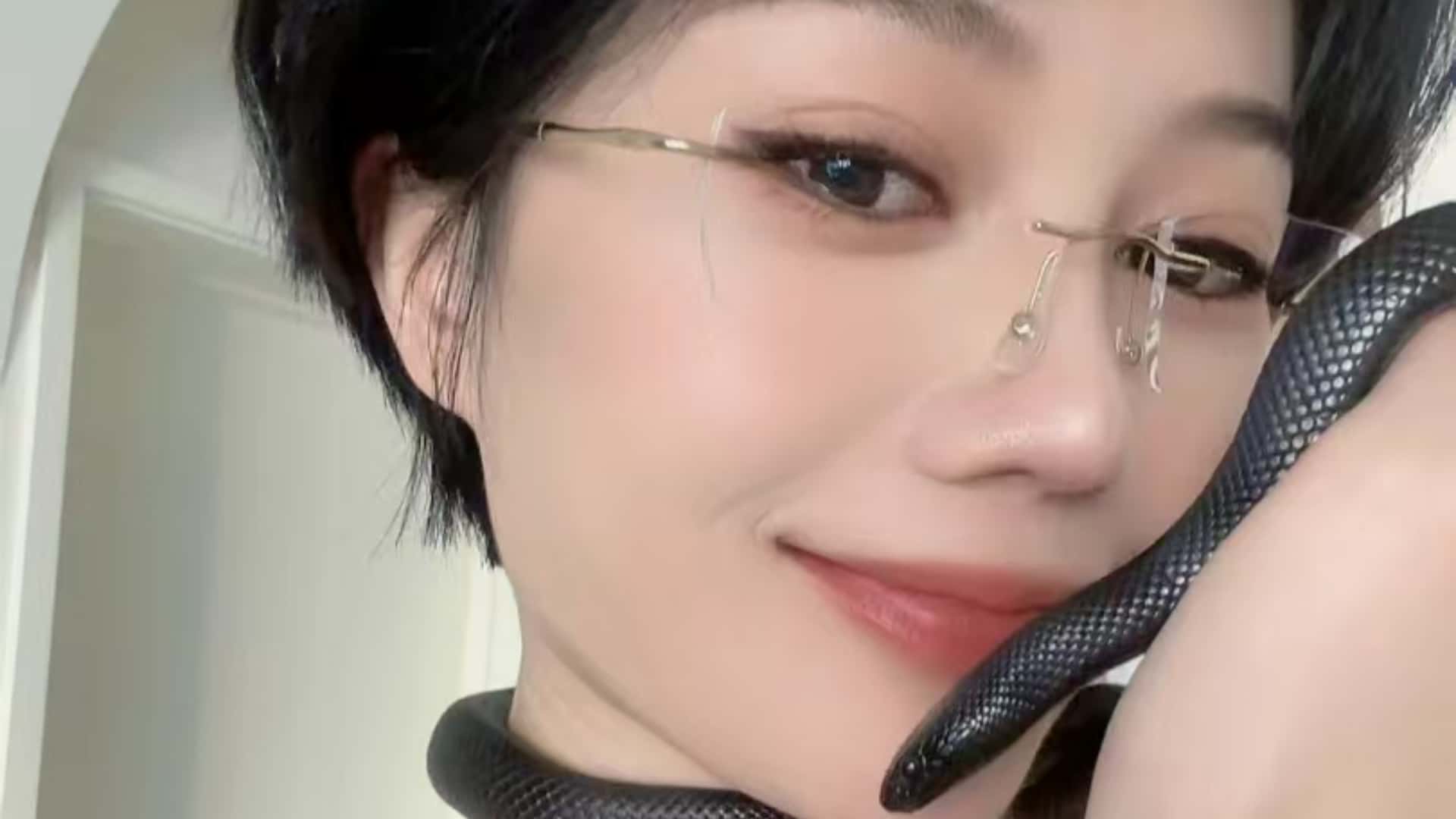 女歌手 丹丹 演唱视频